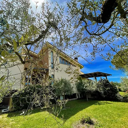 Fabulous In Location With Sensational Views - Sleeps 14 Villa *