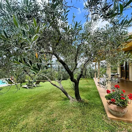 Fabulous In Location With Sensational Views - Sleeps 14 *