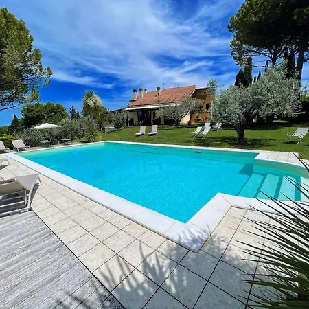 Fabulous In Location With Sensational Views - Sleeps 14 Villa *