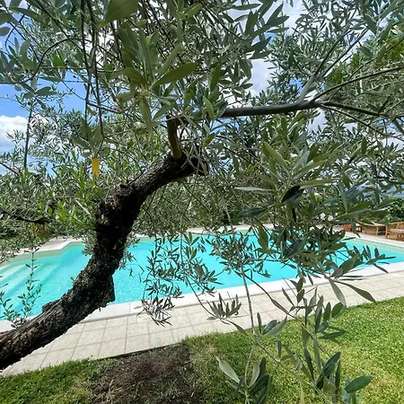 Fabulous In Location With Sensational Views - Sleeps 14 *