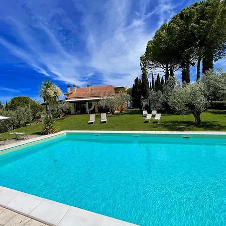 Villa Fabulous In Location With Sensational Views - Sleeps 14 *