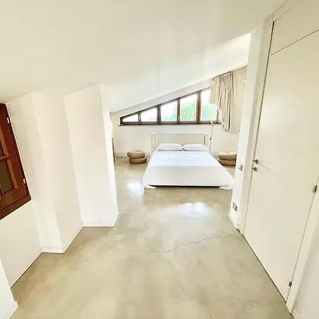 Villa Fabulous In Location With Sensational Views - Sleeps 14