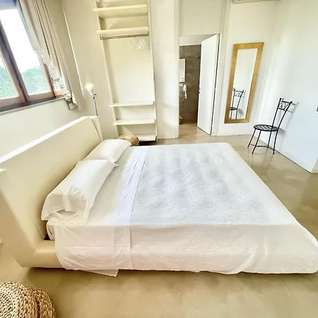Fabulous In Location With Sensational Views - Sleeps 14 Villa