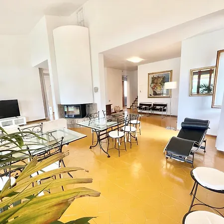 Fabulous In Location With Sensational Views - Sleeps 14 Belvedere (Perugia)