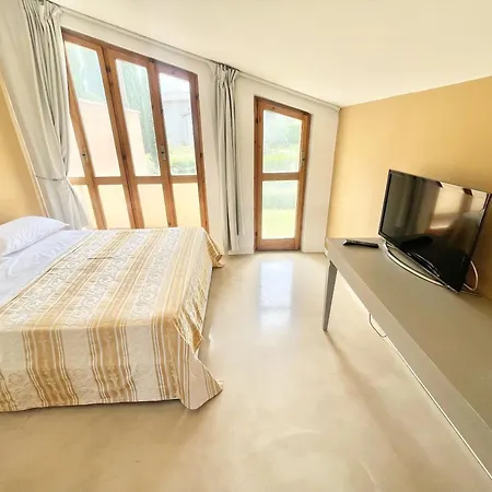 Fabulous In Location With Sensational Views - Sleeps 14