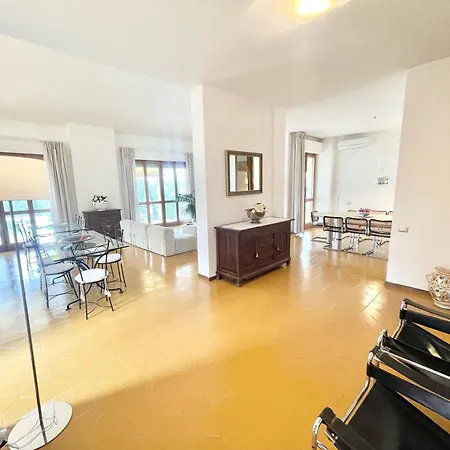 Villa Fabulous In Location With Sensational Views - Sleeps 14