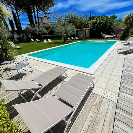 Villa Fabulous In Location With Sensational Views - Sleeps 14 *