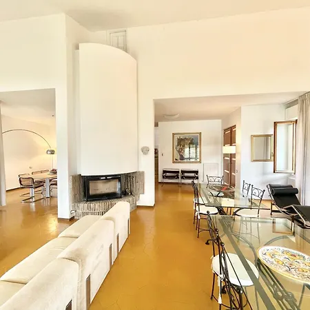 Fabulous In Location With Sensational Views - Sleeps 14 *