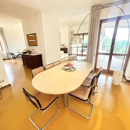 Fabulous In Location With Sensational Views - Sleeps 14
