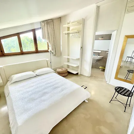 Villa Fabulous In Location With Sensational Views - Sleeps 14 *