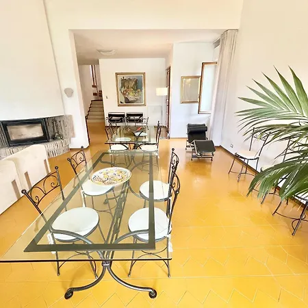 Villa Fabulous In Location With Sensational Views - Sleeps 14