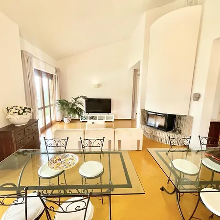 Villa Fabulous In Location With Sensational Views - Sleeps 14 *