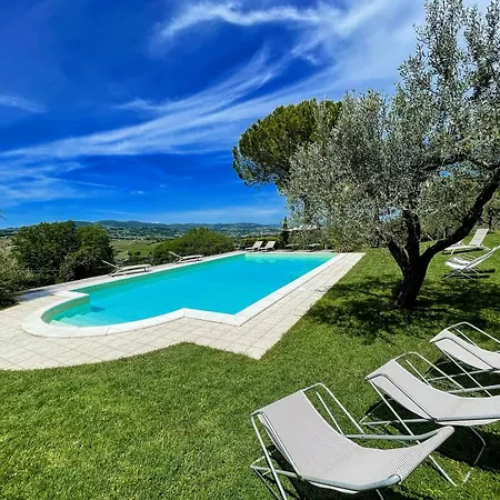 Villa Fabulous In Location With Sensational Views - Sleeps 14 *